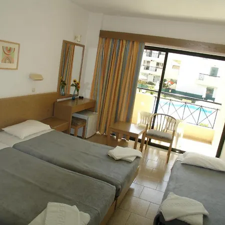 Summerland Hotel 3*